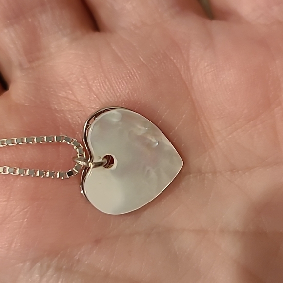 Filigree heart over mother of pearl heart sterling silver necklace - Picture 4 of 8